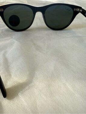 Ray-Ban Black Round Women's Sunglasses